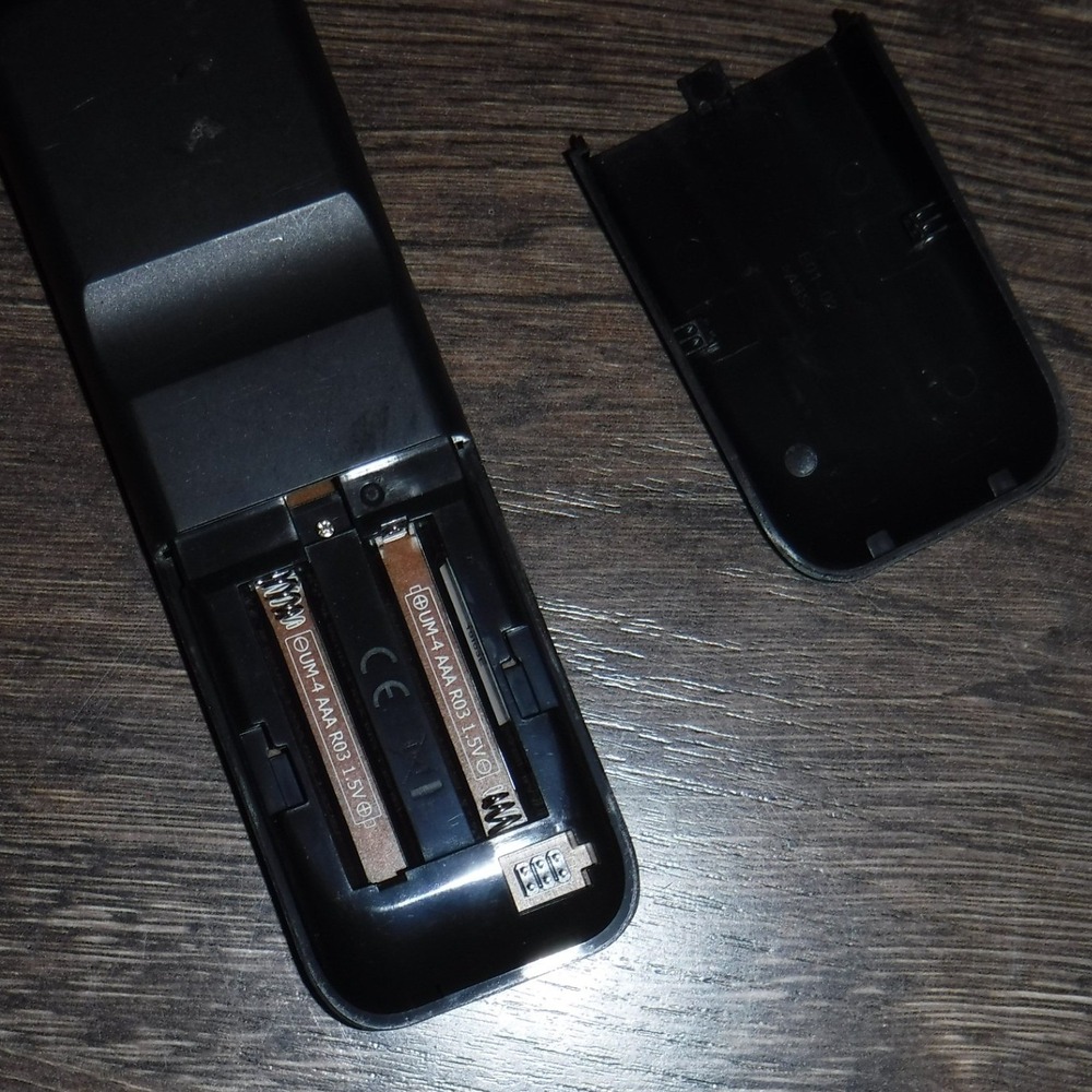 Insignia Remote for Vizio TV NS RMTVIZ17 Replacement Universal Control - Picture 4 of 4